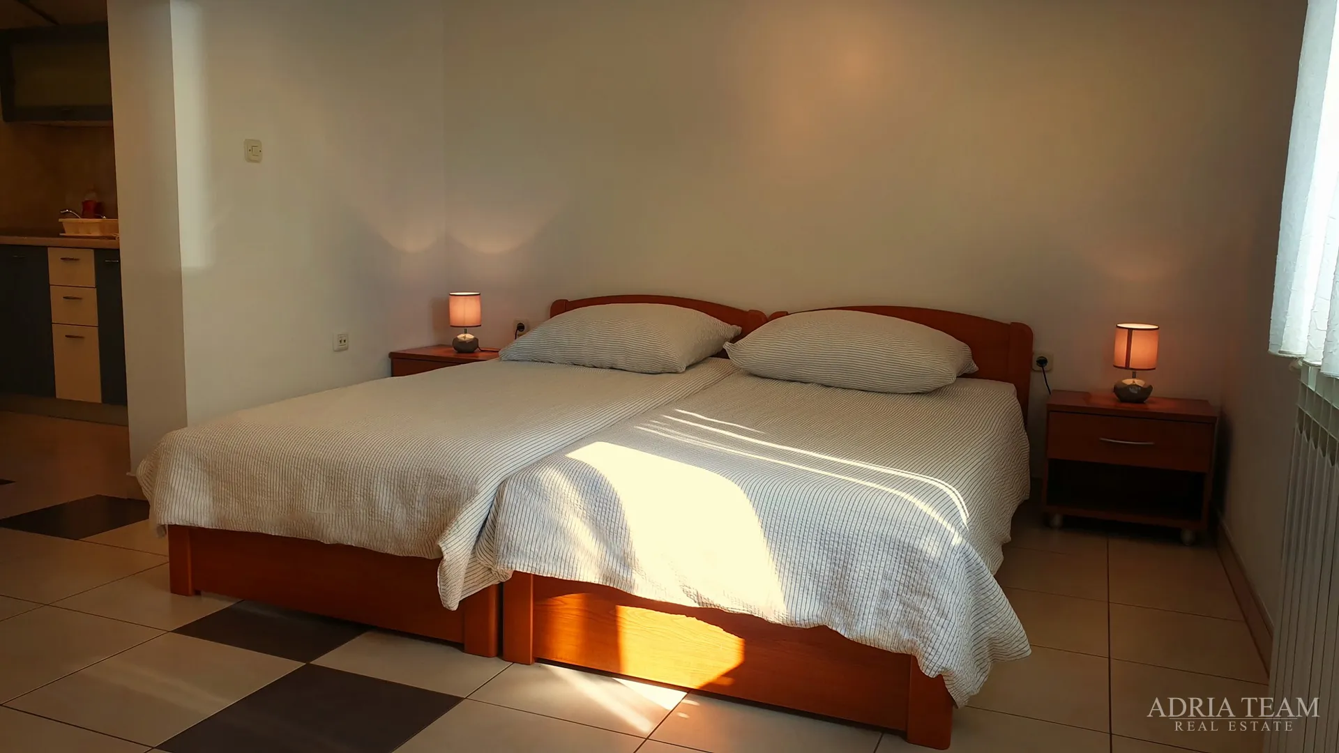 vila sa 7 apartmana, pogled na more - diklo, zadar - slika 8