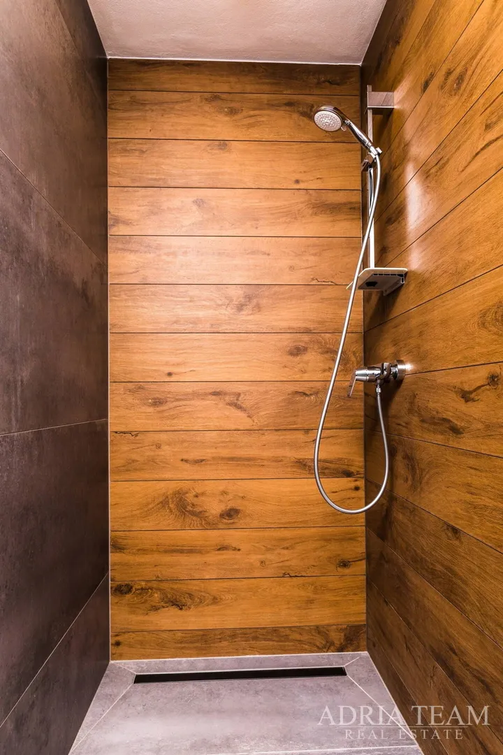 apartmani u urbanoj vili s bazenom, 250 m od mora, vir - zadar - slika 8