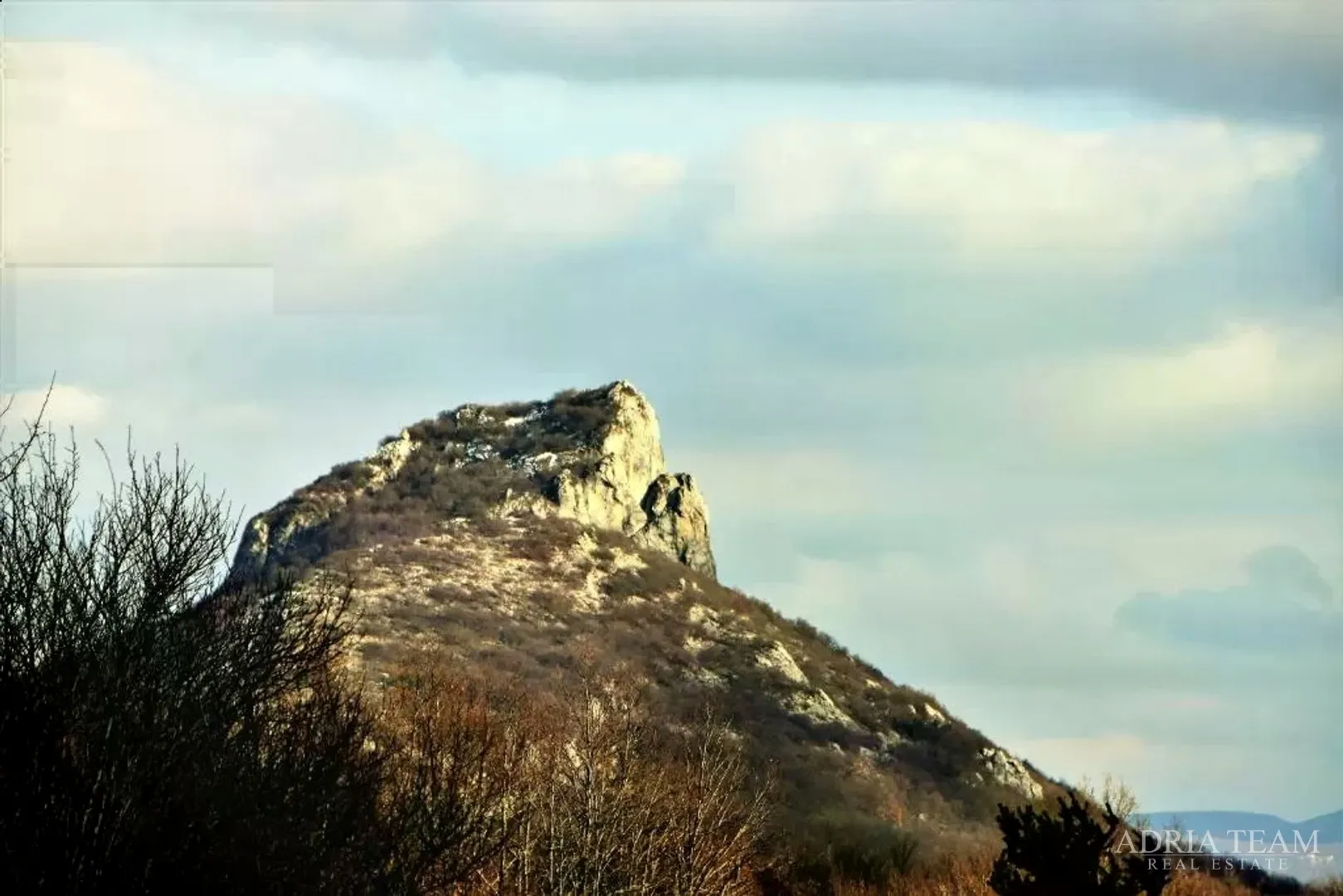 luksuzna vila s grijanim bazenom i natkrivenom terasom - 10 000 m2 zemljišta! - slika 54