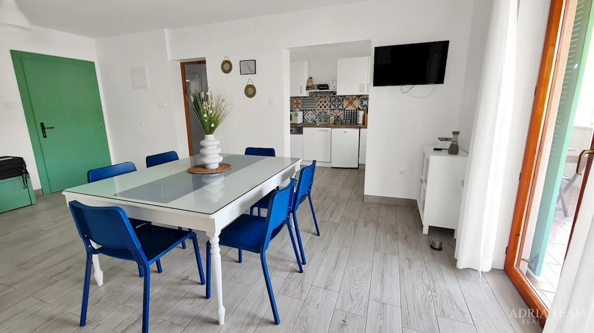 preuređena apartmanska kuća s mogućnošću poslovne namjene, prvi red do mora - meka draga - slika 10