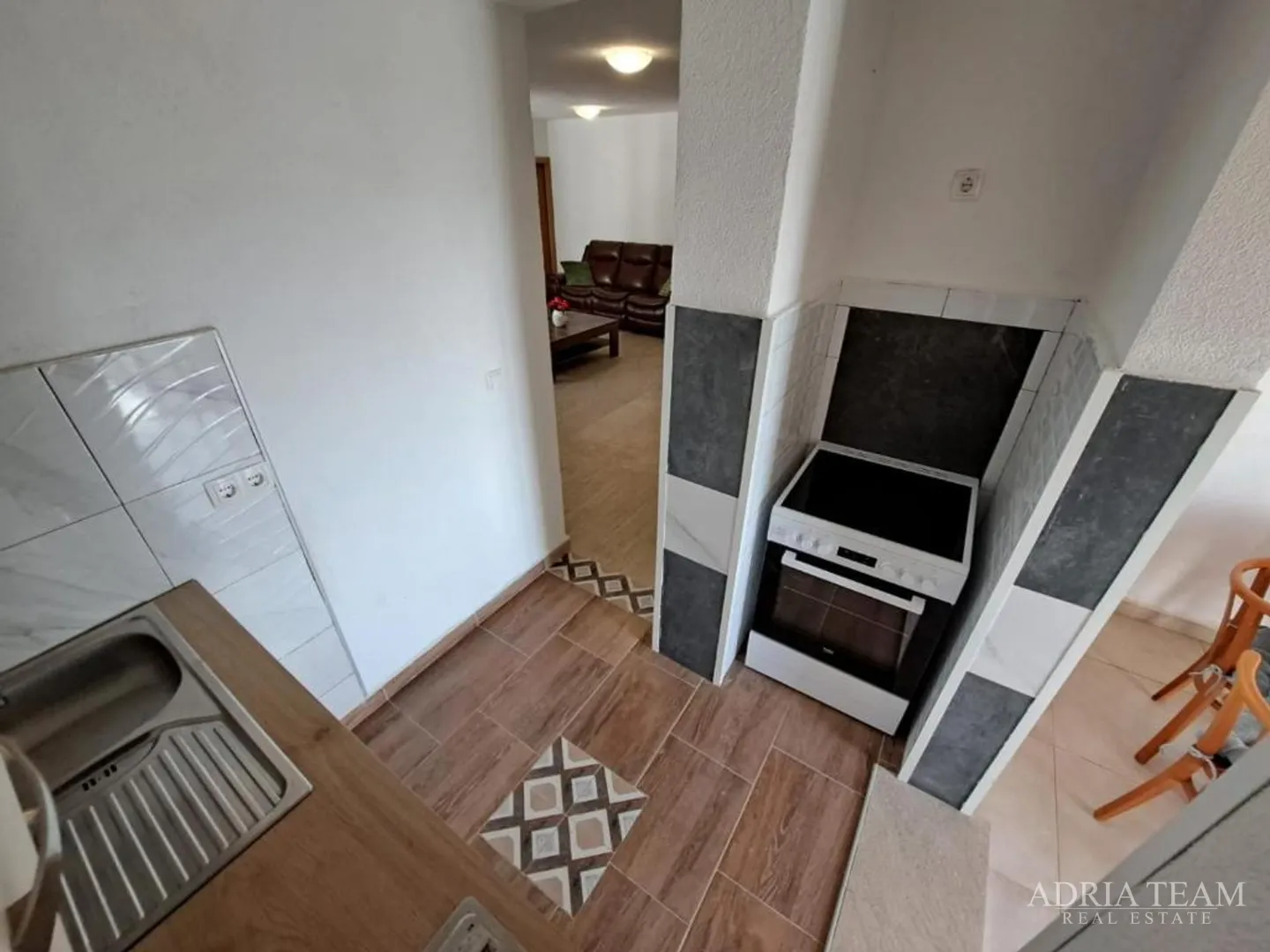 trosobni apartman s pogledom na more - maslenica - slika 12