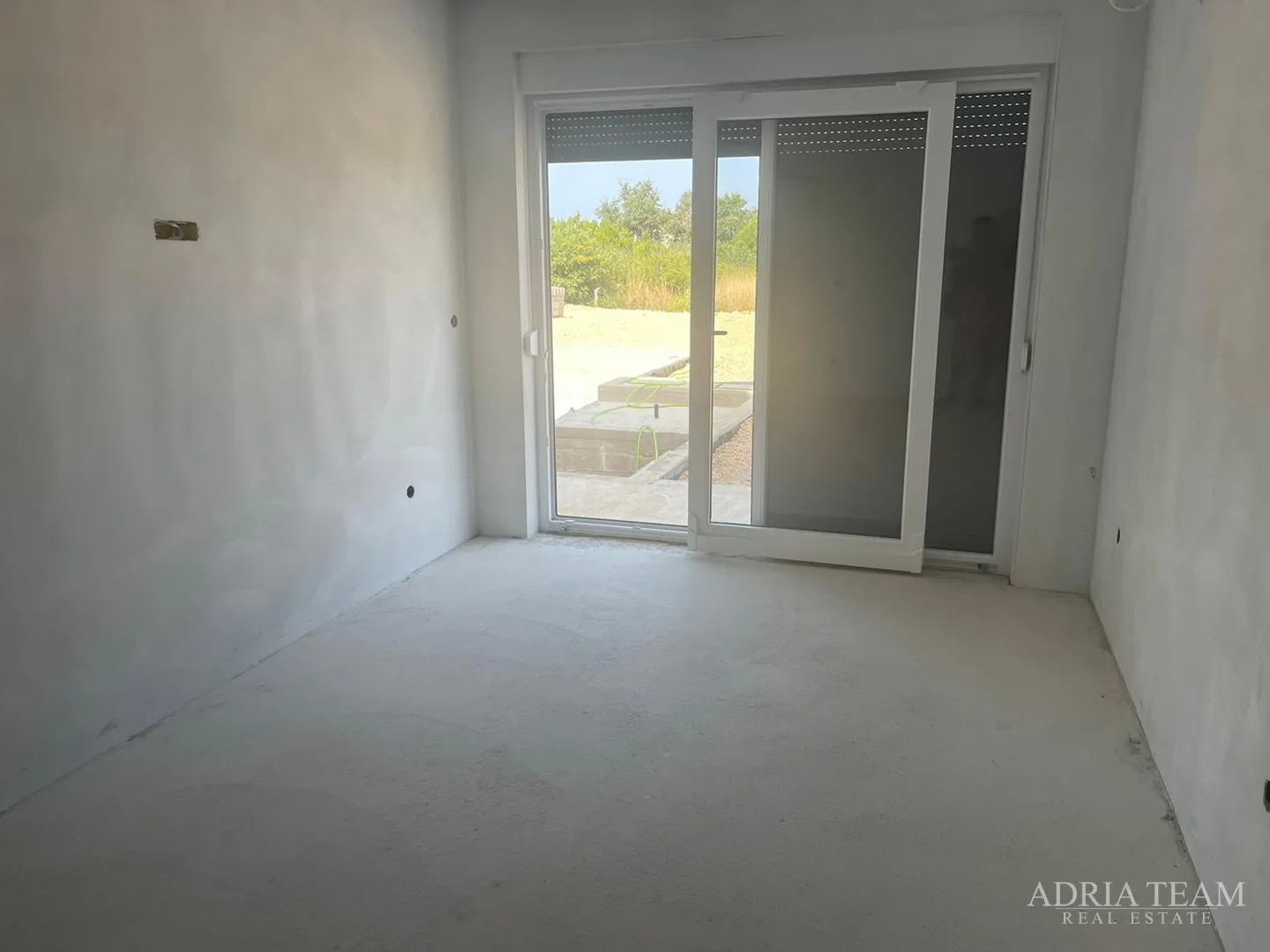 vila s bazenom u novogradnji - zaton - slika 41