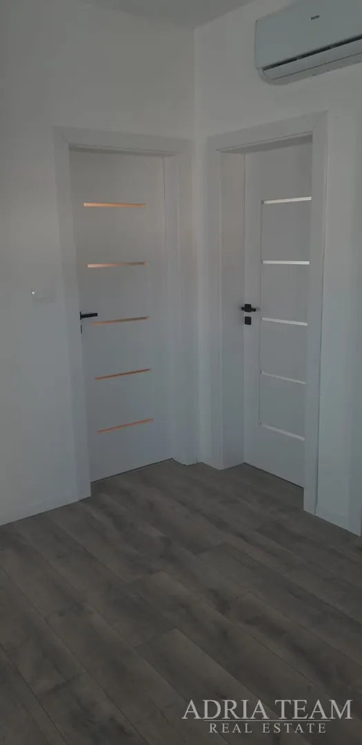 kuća u novogradnji - ražanac - slika 21