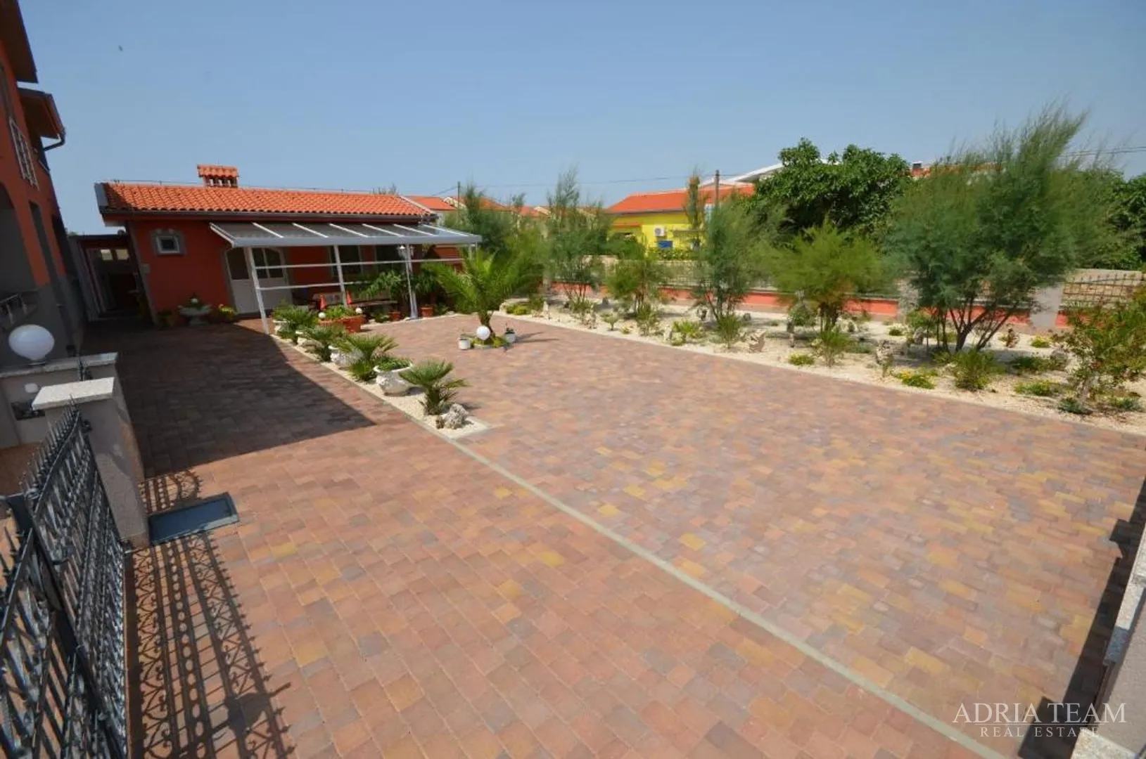 samostojeća kuća s 5 apartmana, 200 m od mora, vir - zadar - slika 2
