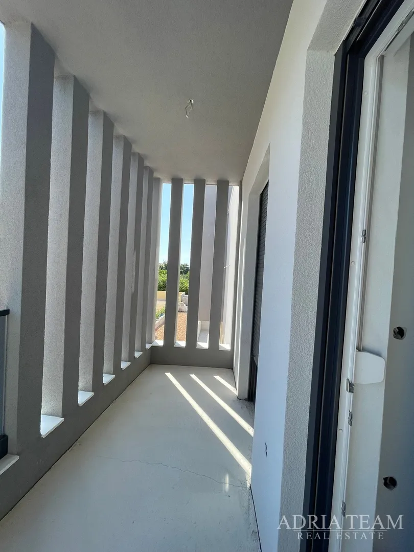vila s bazenom u novogradnji - zaton - slika 54