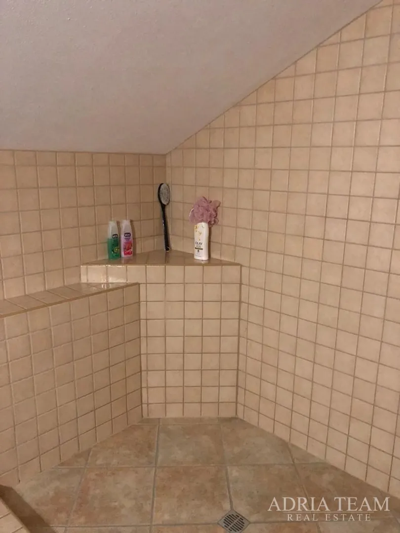 kuća s 10 apartmana, pogled na more - petrčane - slika 23