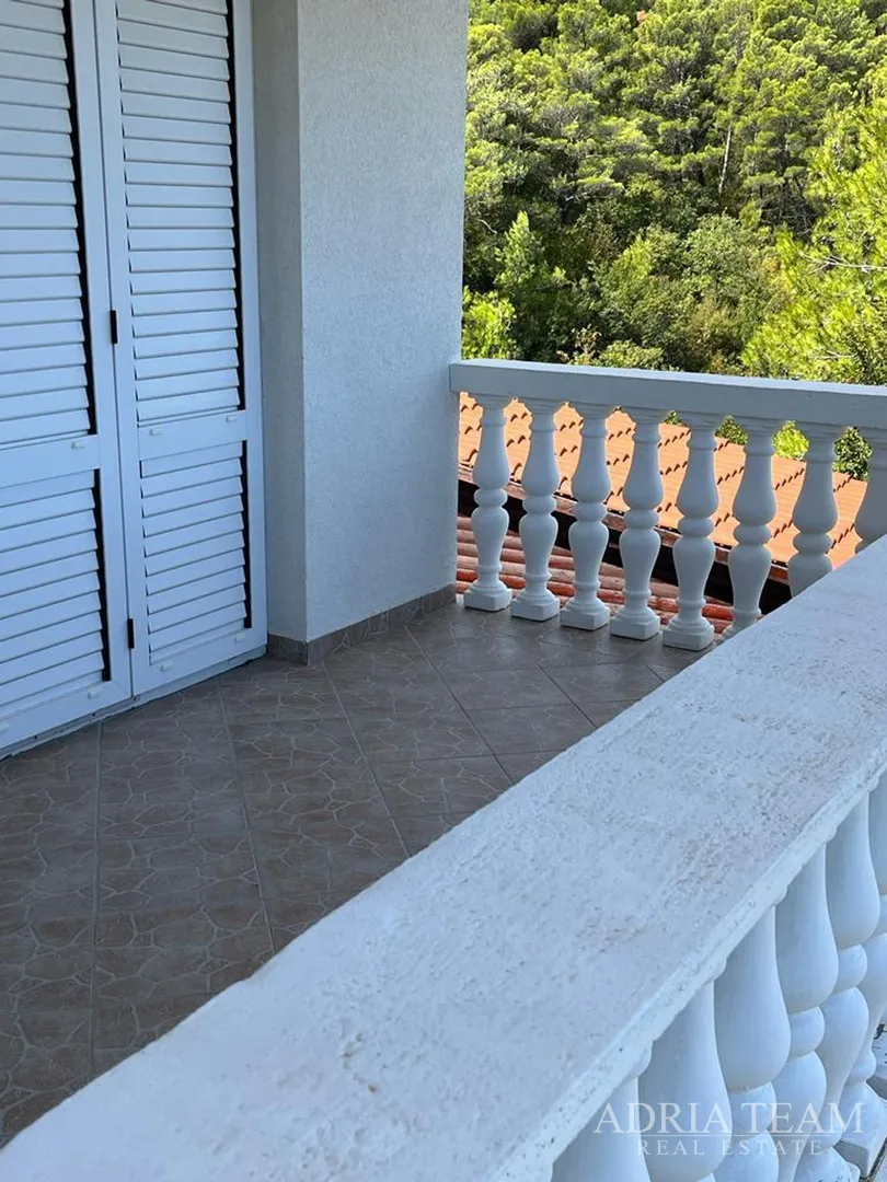 kuća s tri stambene jedinice, pogled na more i velebit - donji karin - slika 71