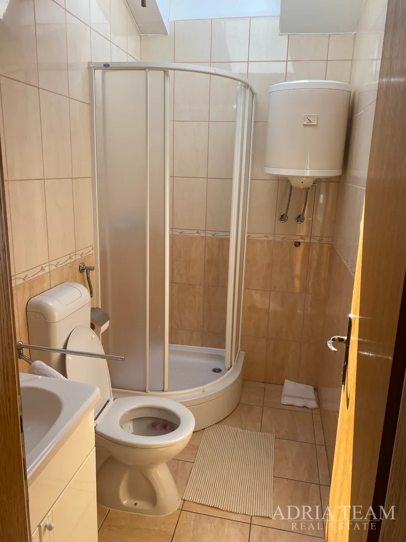 apartmanska kuća s bazenom - slika 21