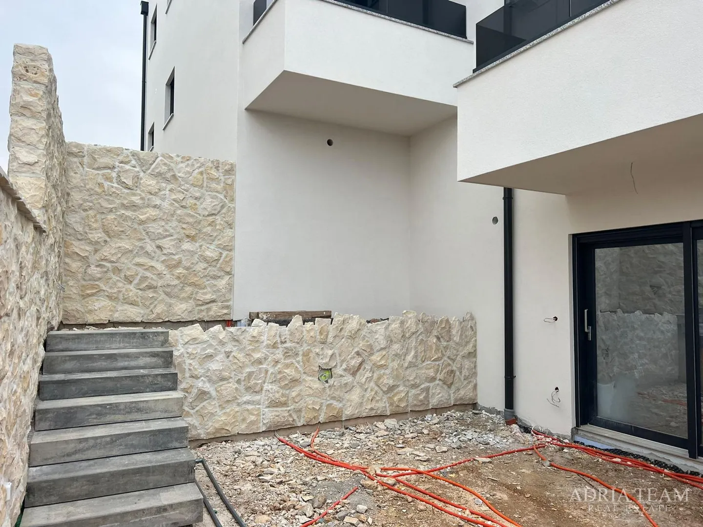apartmani u stambenoj zgradi u novogradnji - povljana, pag - slika 30