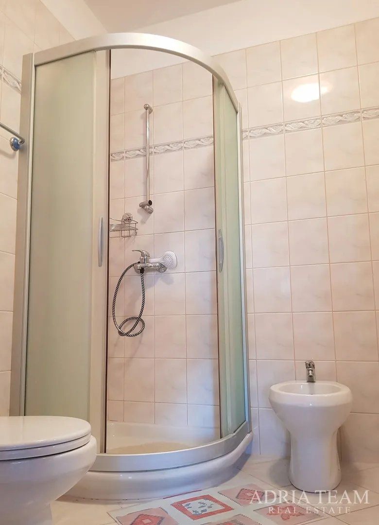 vila sa 7 apartmana, pogled na more - diklo, zadar - slika 47
