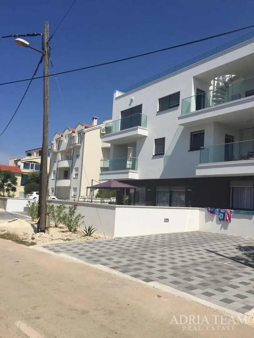 kuća s 10 apartmana, pogled na more - petrčane - slika 38