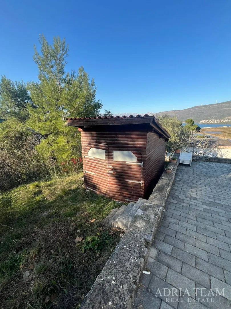 kuća s tri stambene jedinice, pogled na more i velebit - donji karin - slika 78