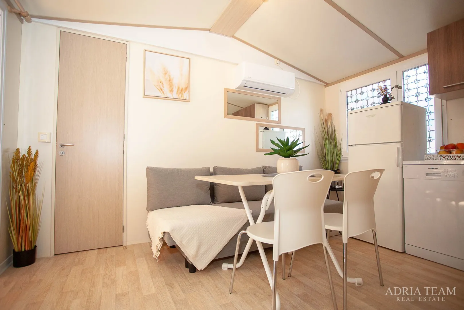 prodaje se potpuno opremljena mobilna kuća – 70 m od mora biograd na moru – camping park soline - slika 28