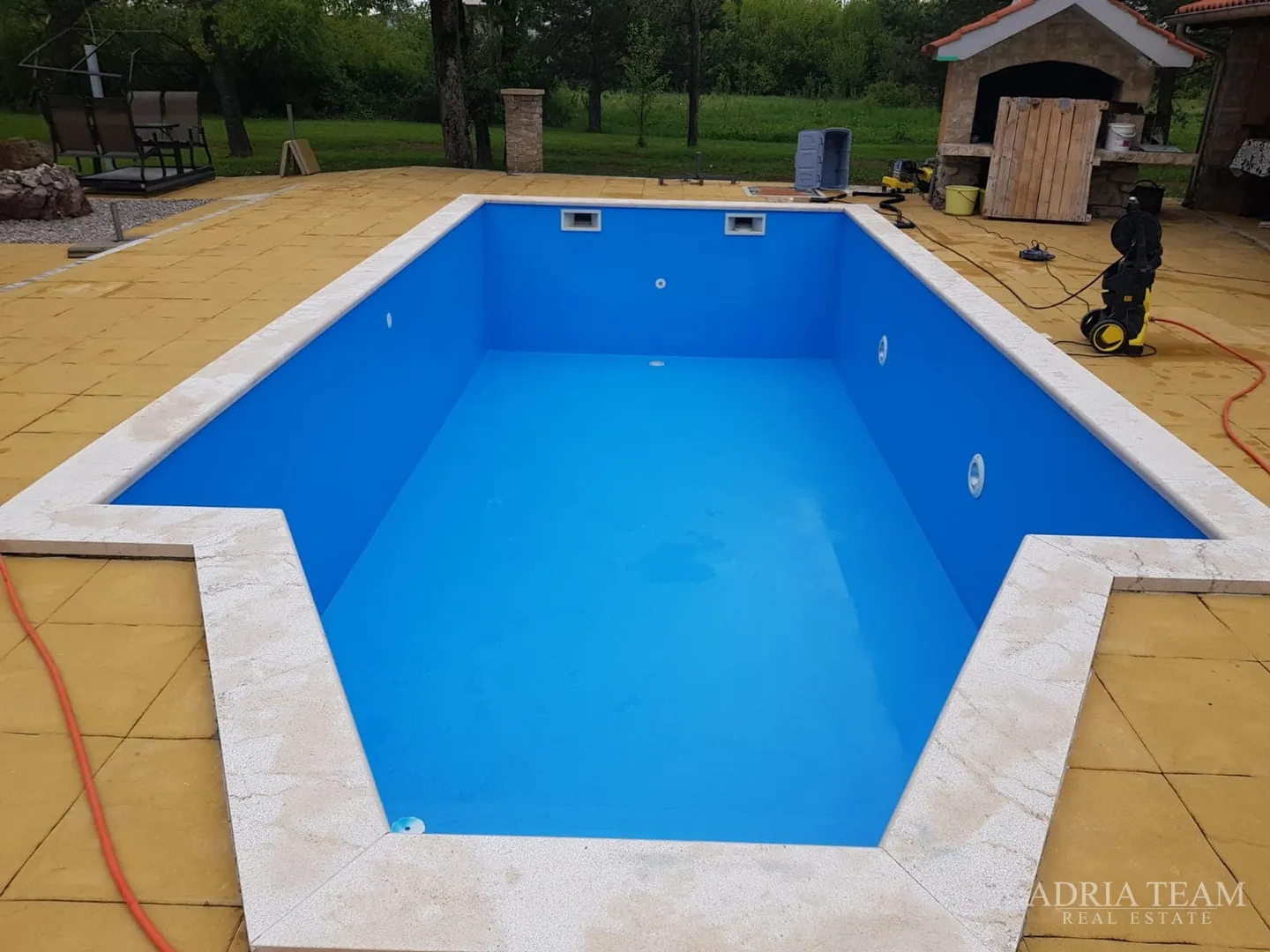 luksuzna vila s grijanim bazenom i natkrivenom terasom - 10 000 m2 zemljišta! - slika 38