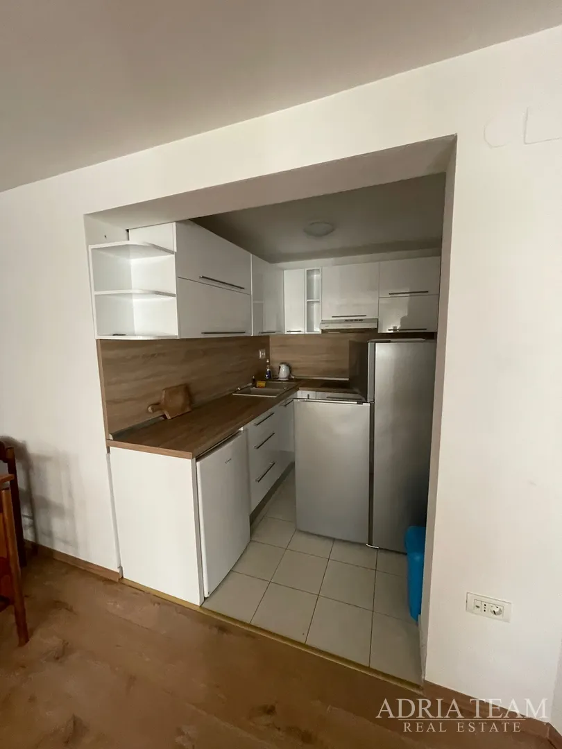 kuća s 10 apartmana, pogled na more - petrčane - slika 12