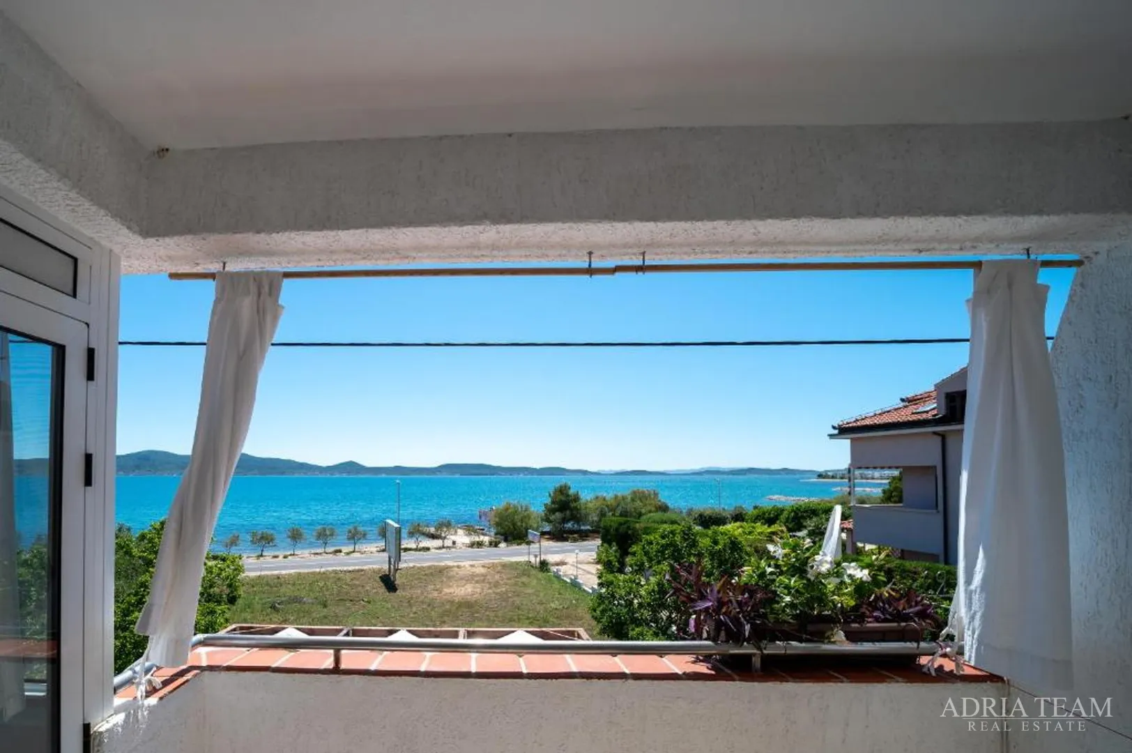 hotel - sukošan, prvi red do mora - slika 32