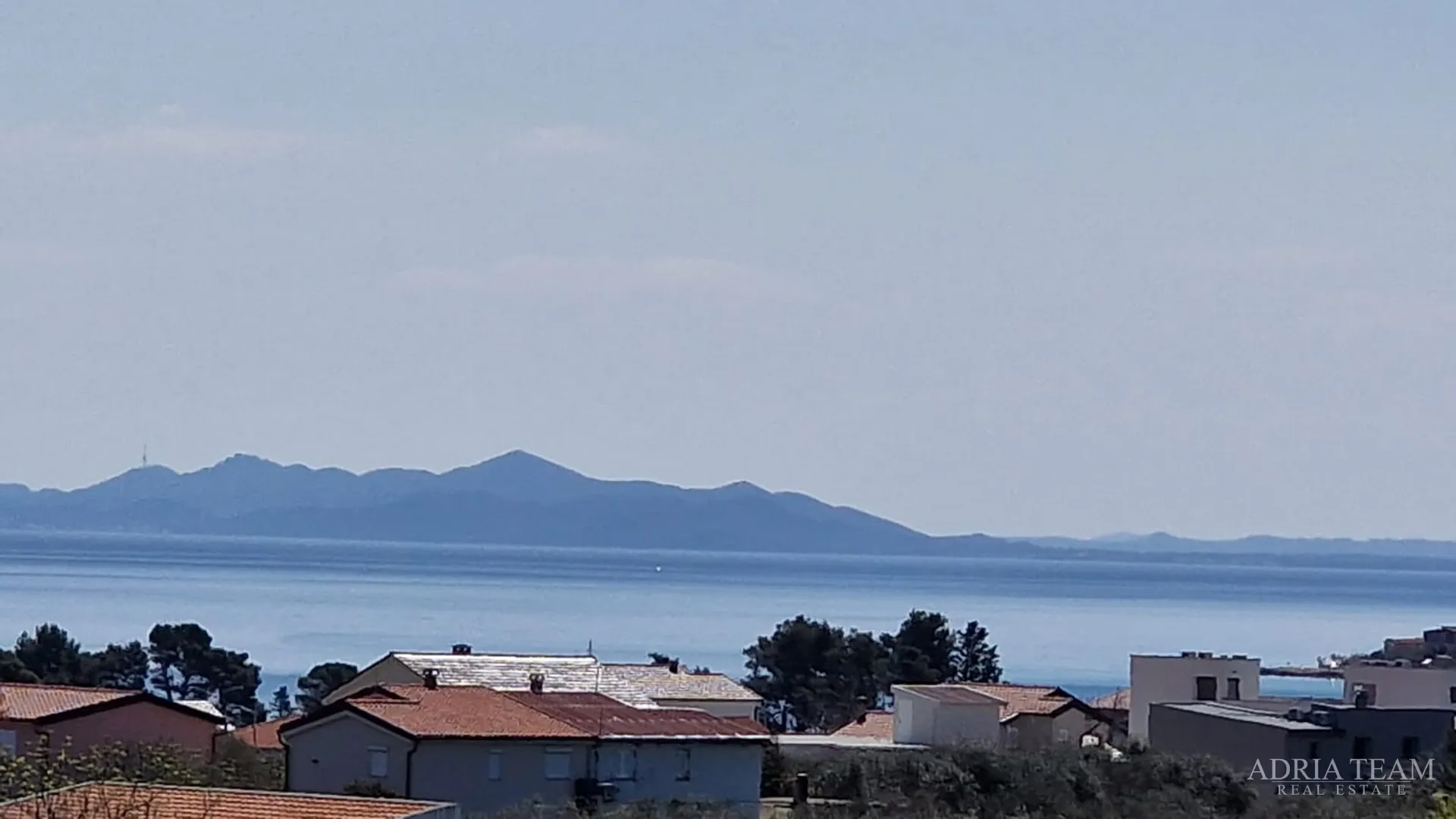 stambena zgrada s tri stambene jedinice i krovnom terasom - vir - slika 32