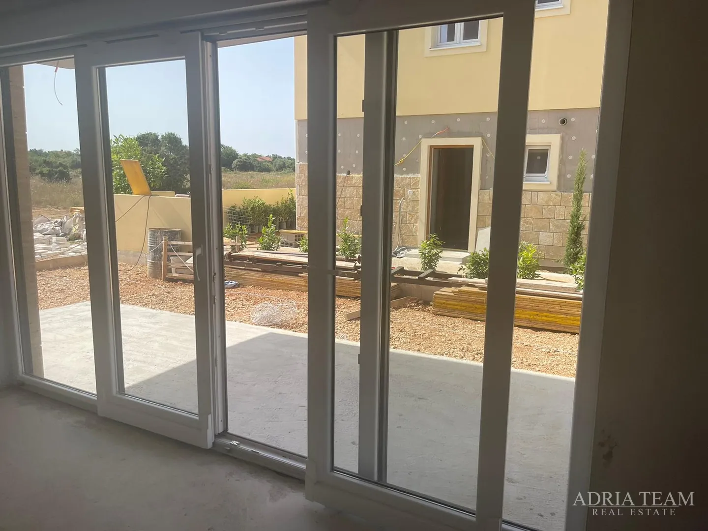 vila s bazenom u novogradnji - zaton - slika 48