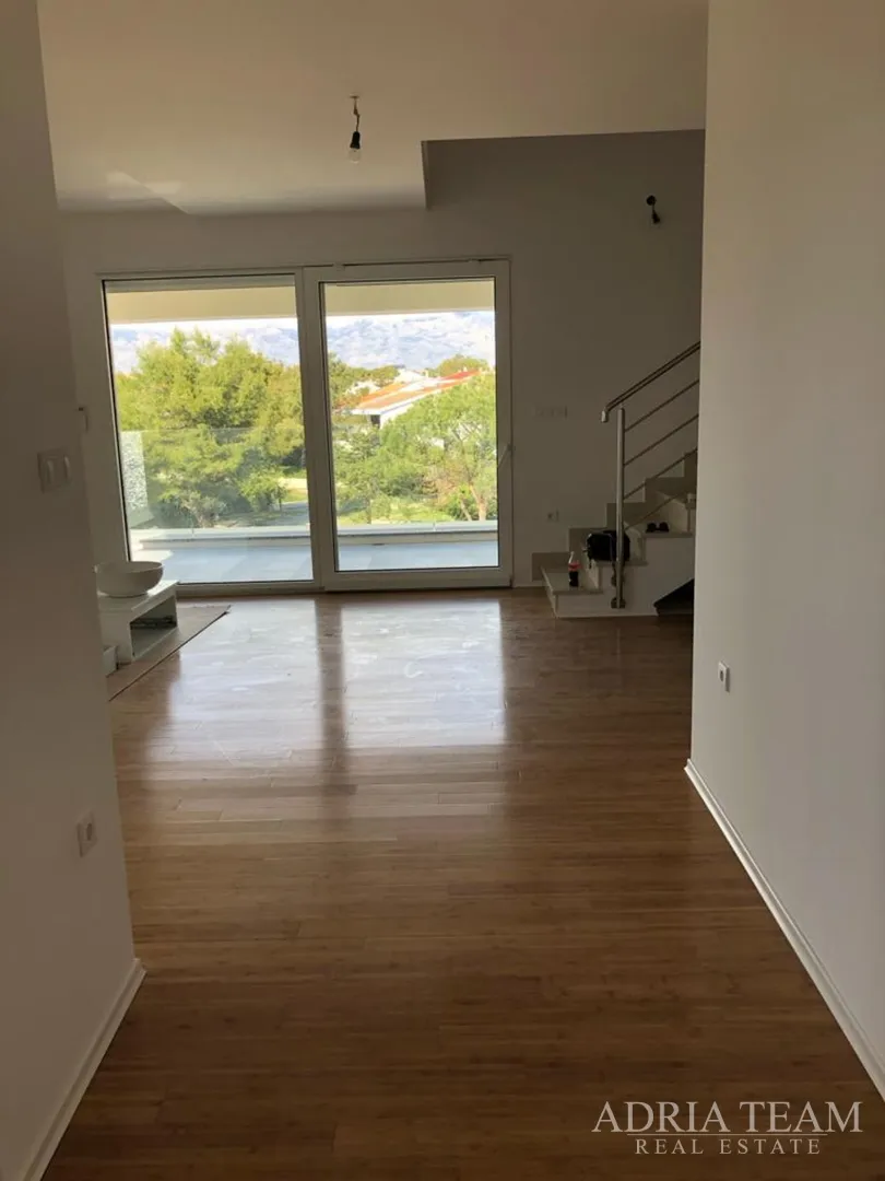 apartman s 3 spavaće sobe, 1. red do mora, povljana - pag - slika 4