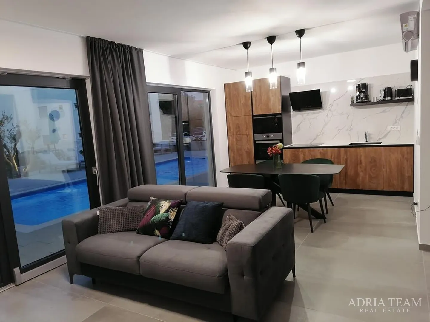 apartmani u urbanoj vili s bazenom, 250 m od mora, vir - zadar - slika 30