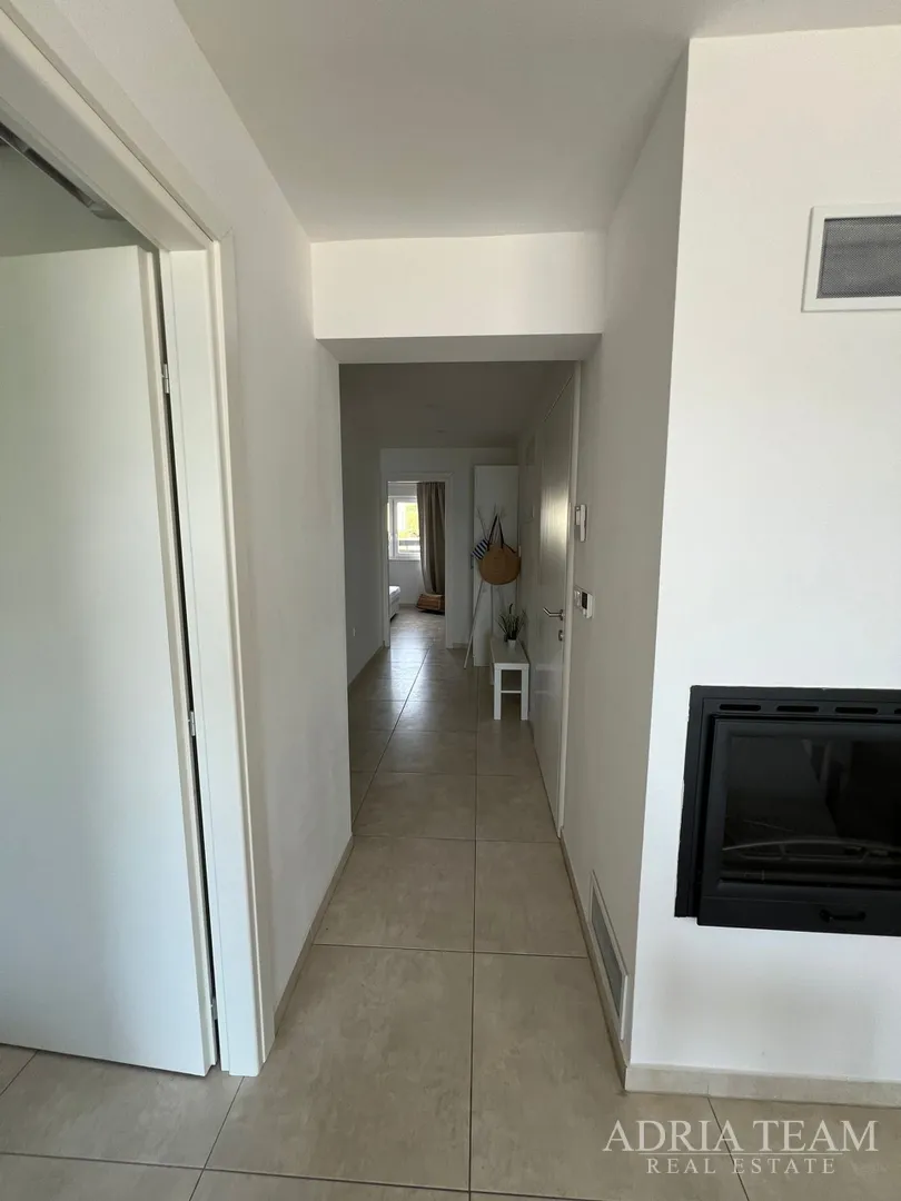 apartmani u prvom redu do mora, moderno uređenje, malo korišteni, bibinje - slika 38