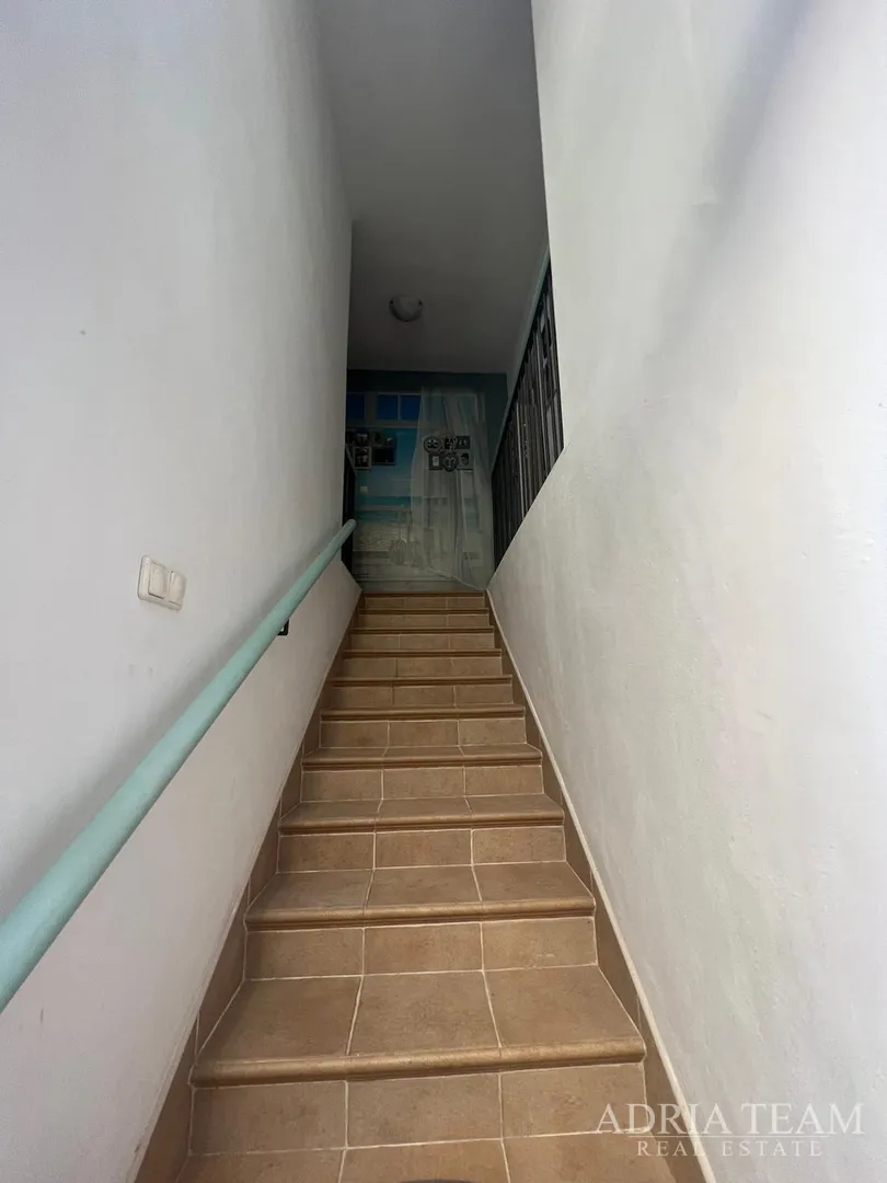 kuća u nizu s apartmanom i poslovnim prostorom, izvrsna lokacija i investicija - pirovac, centar - slika 32