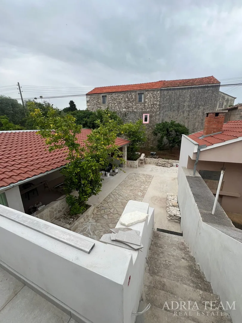 akcija!!! kamena kuća rustikalnog uređenja u centru mjesta - sutomišćica, ugljan - slika 15