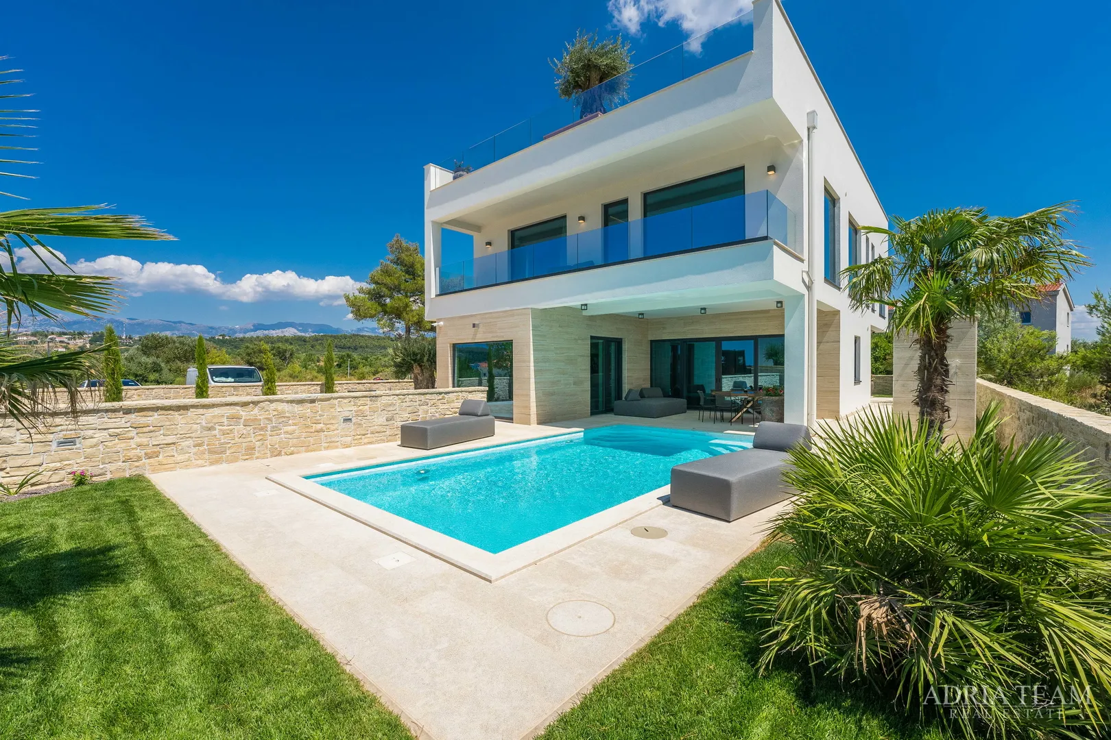 vila u drugom redu do mora - ljubač - slika 4