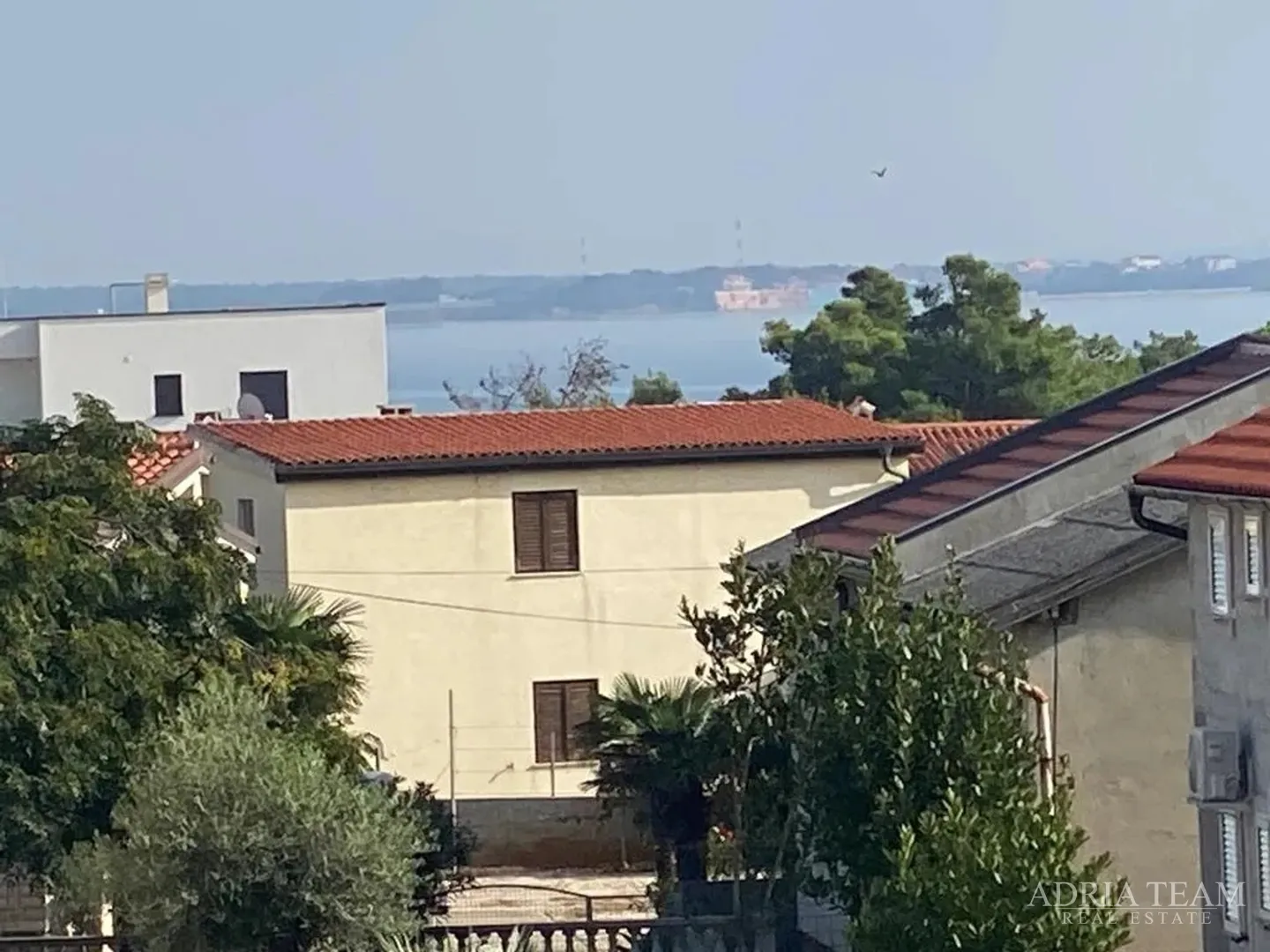 preuređena kuća s pogledom na more i 4 stambene jedinice - vir - slika 25