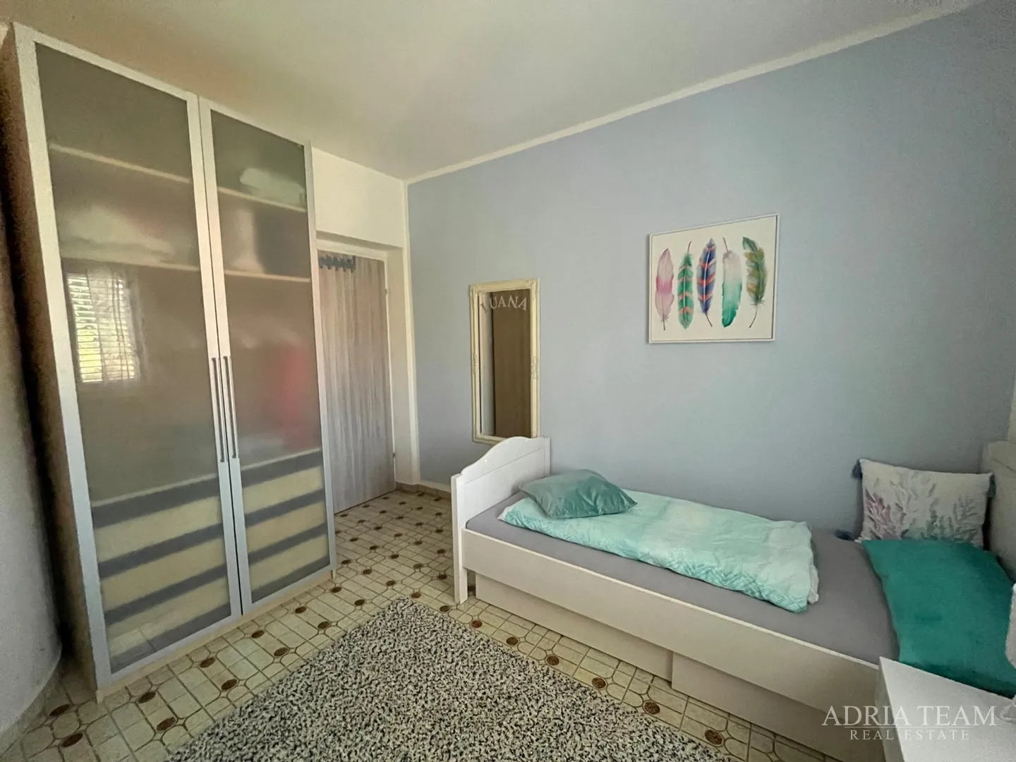 preuređena apartmanska kuća 200 m od mora, garaža i vrt - gornji karin - slika 8