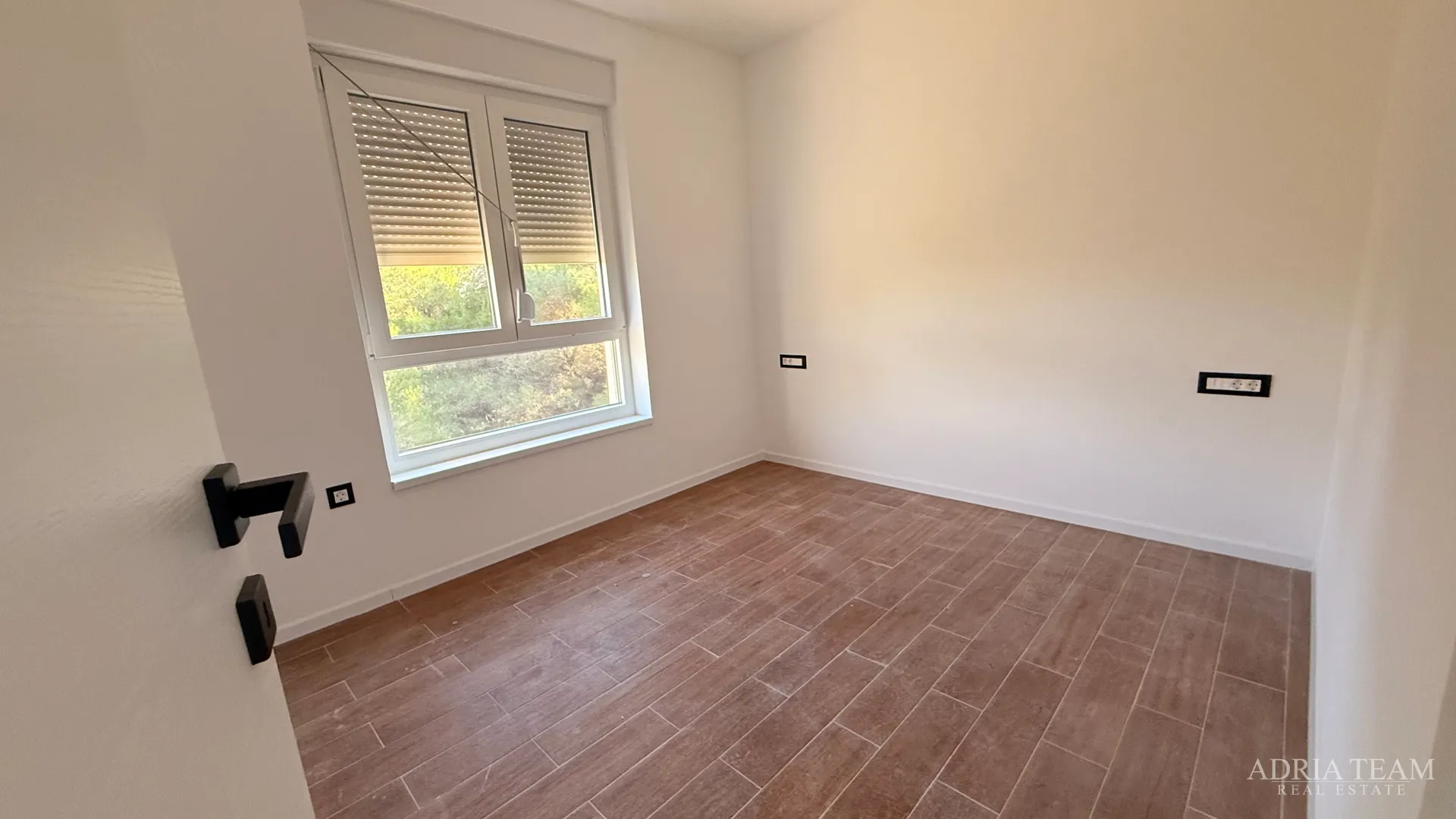 stambena zgrada (3 stana) 550 m udaljenost od mora, lokacija:vir - slika 33