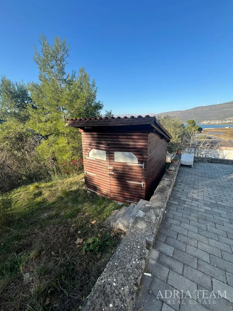 kuća s tri stambene jedinice, pogled na more i velebit - donji karin - slika 78