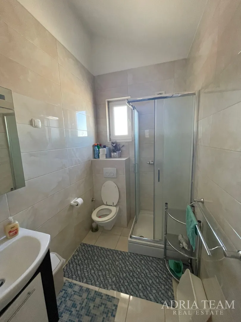 troetažni apartman u stambenoj zgradi - vrsi - slika 23