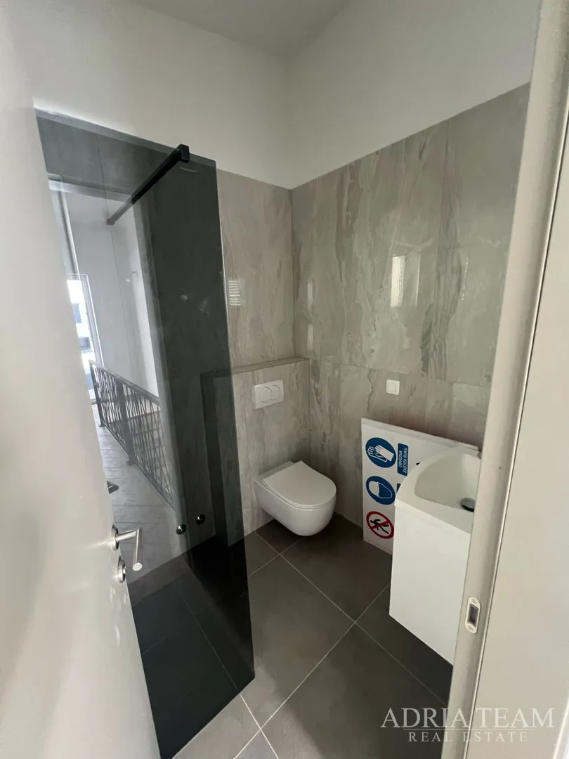 polovica kuće s velikim vrtom - šimuni, pag - slika 35