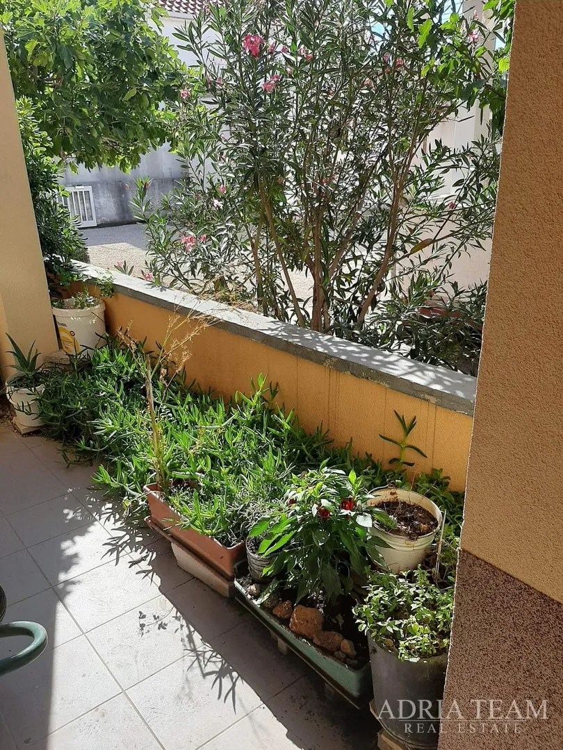 troetažni apartman u stambenoj zgradi - vrsi - slika 34