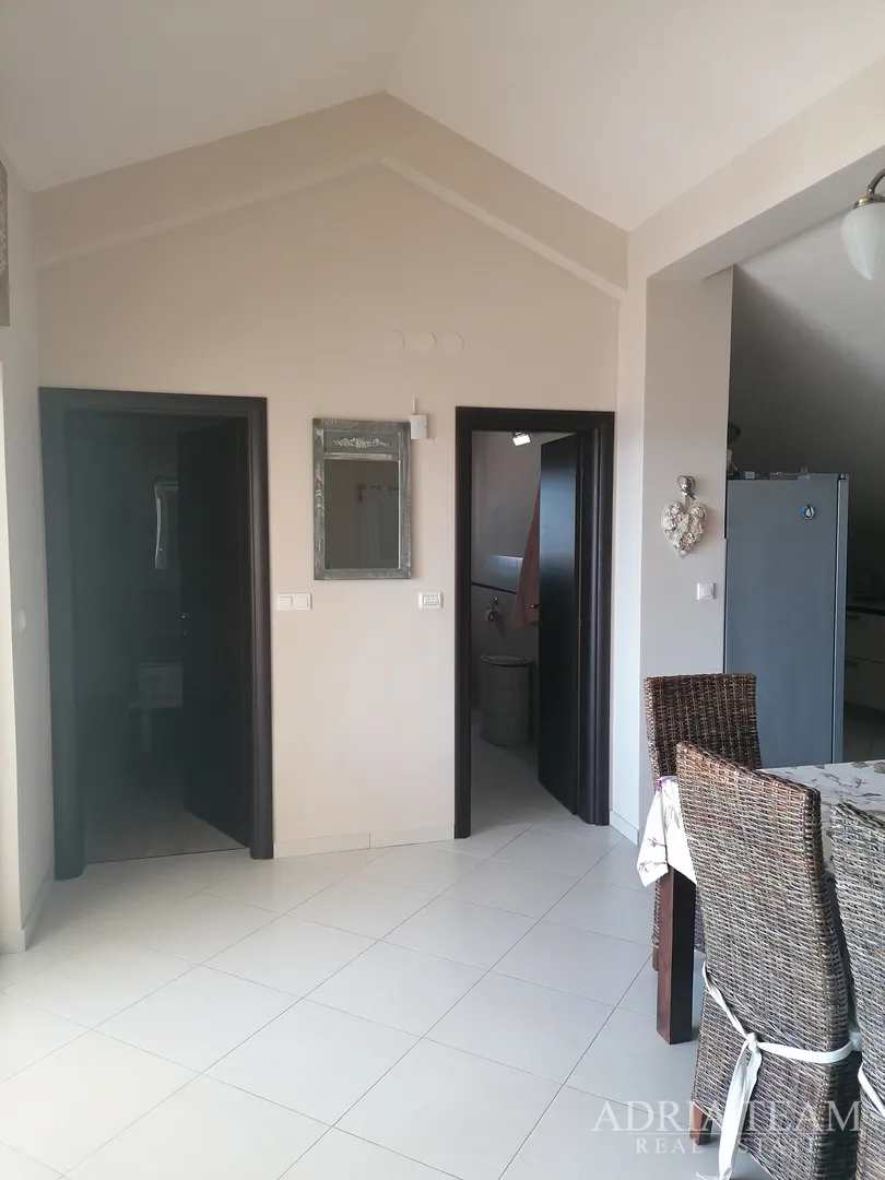 apartmanska kuća s 3 apartmana, 120 m od mora, petrčane - zadar - slika 23