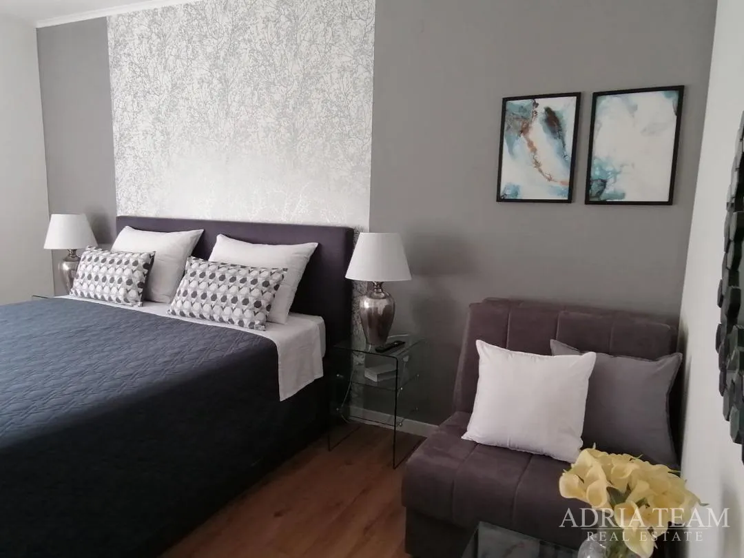 moderan dvosobni apartman s vrtom i garažom – lukoran, otok ugljan - slika 4