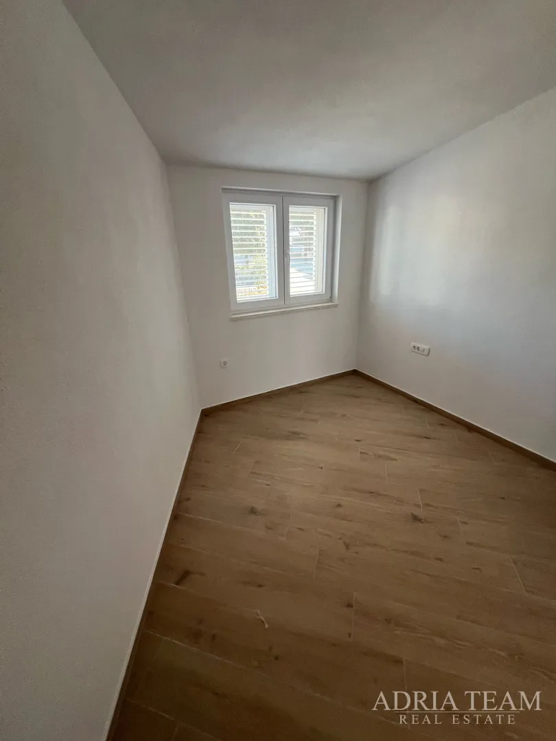 polovica kuće s velikim vrtom - šimuni, pag - slika 28