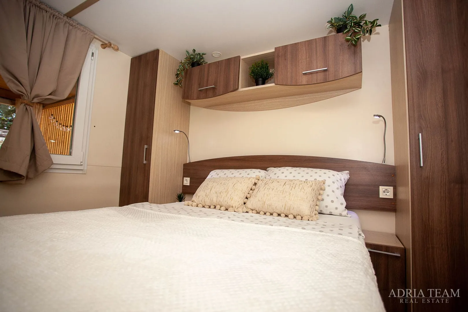 prodaje se potpuno opremljena mobilna kuća – 70 m od mora biograd na moru – camping park soline - slika 21