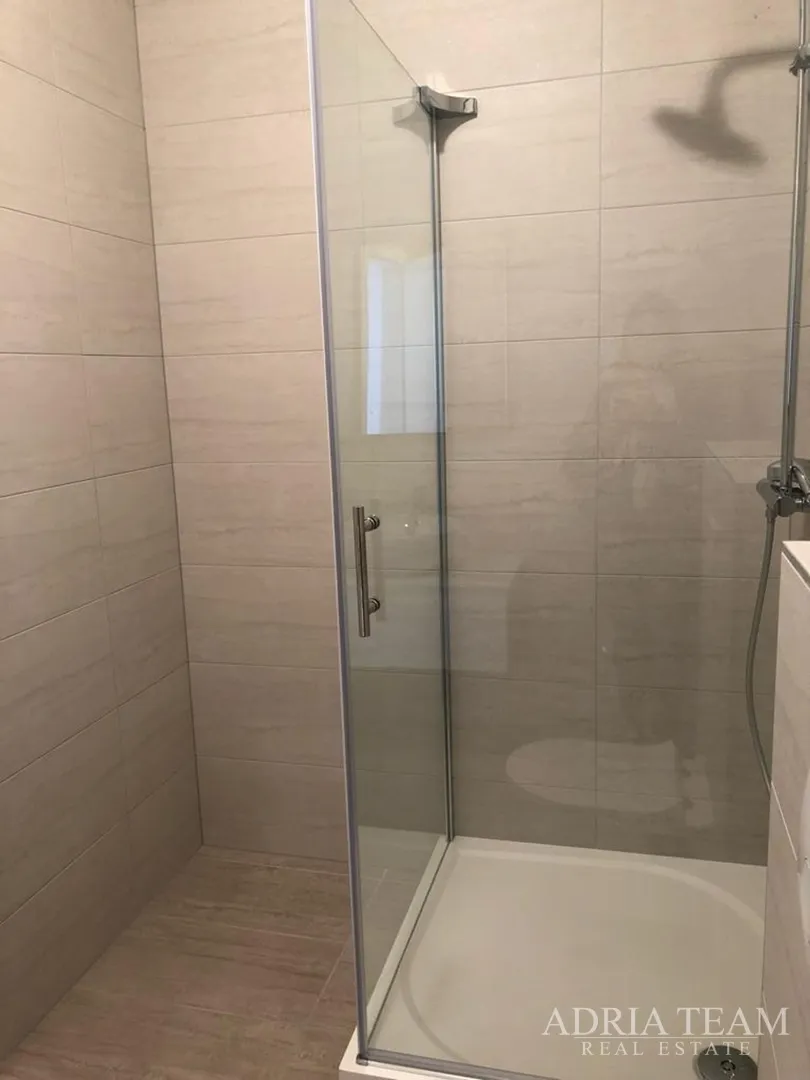 apartman s 3 spavaće sobe, 1. red do mora, povljana - pag - slika 16