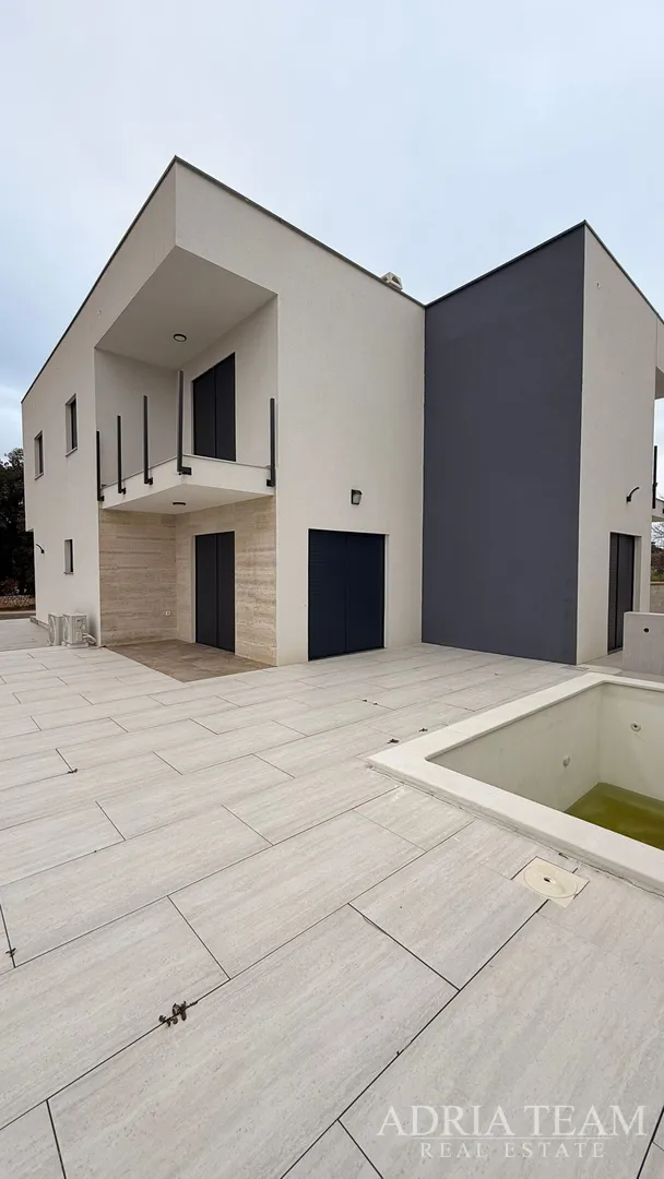 moderna duplex kuća s bazenom u zatonu kod nina – prodaja dva odvojena apartmana - slika 7