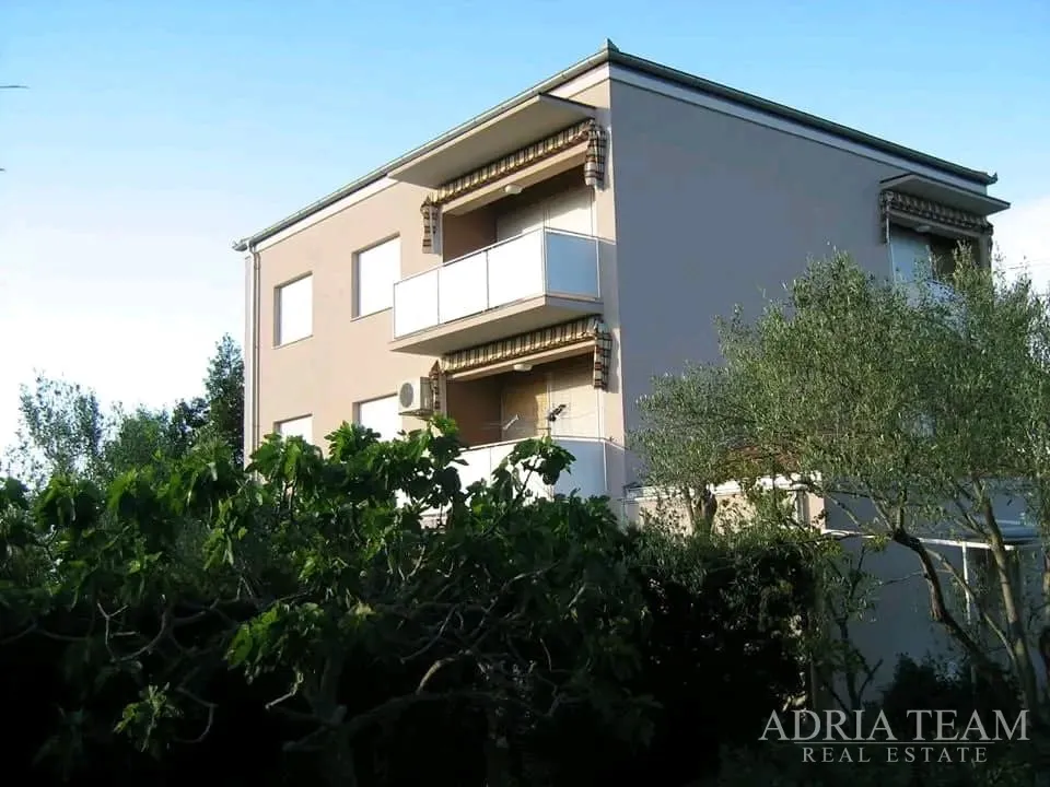 moderan dvosobni apartman s vrtom i garažom – lukoran, otok ugljan - slika 22