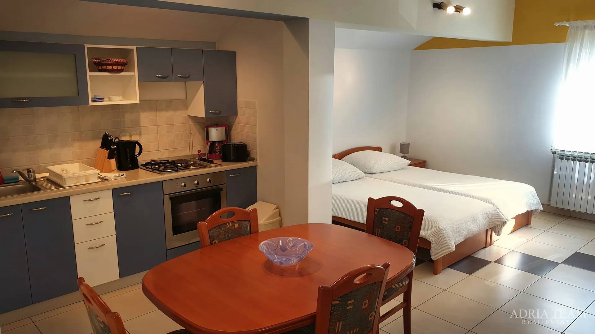 vila sa 7 apartmana, pogled na more - diklo, zadar - slika 10