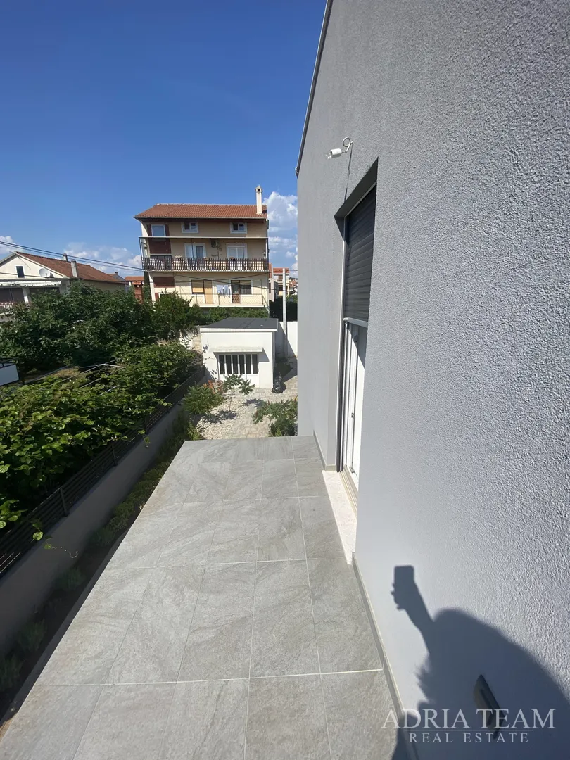 obiteljska kuća s velikim i uređenim dvorištem i bazenom, 400 m od mora, zadar - borik - slika 31