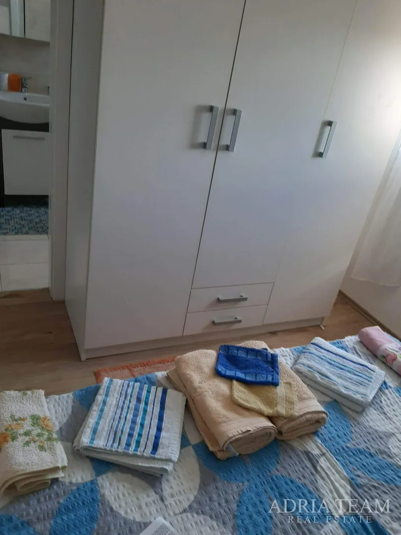 troetažni apartman u stambenoj zgradi - vrsi - slika 12