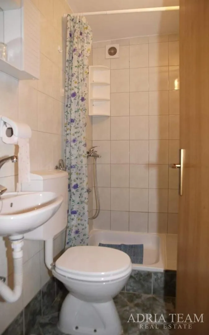 hotel 50 m od mora - posedarje - slika 29