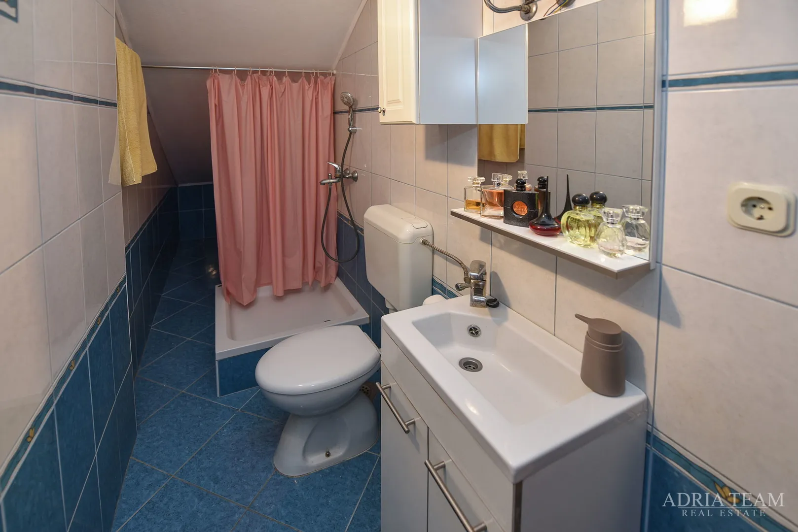 apartmani u kući, 150 m od mora - pag - slika 21