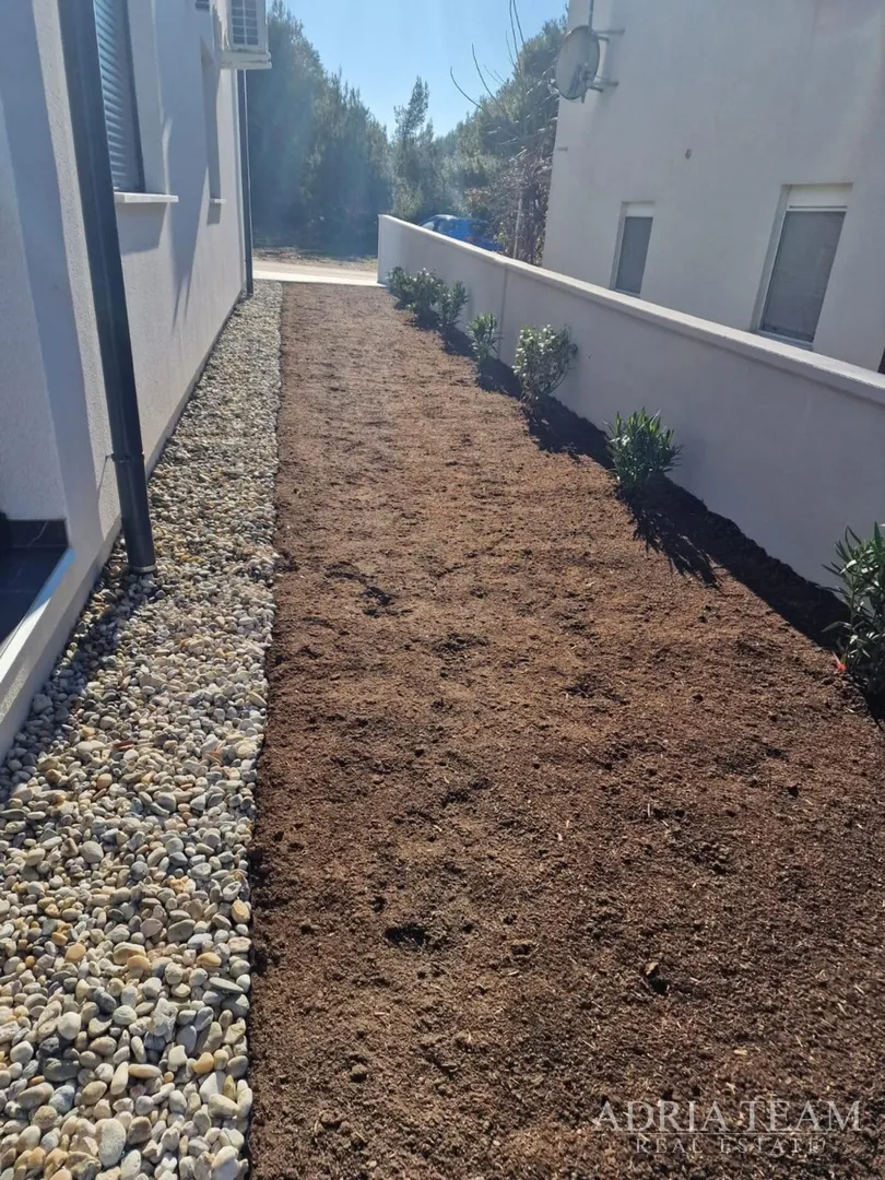 apartmani u stambenoj zgradi u prizemlju, novogradnja - vir - slika 9