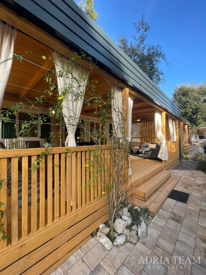 prodaje se potpuno opremljena mobilna kuća – 70 m od mora biograd na moru – camping park soline - slika 2