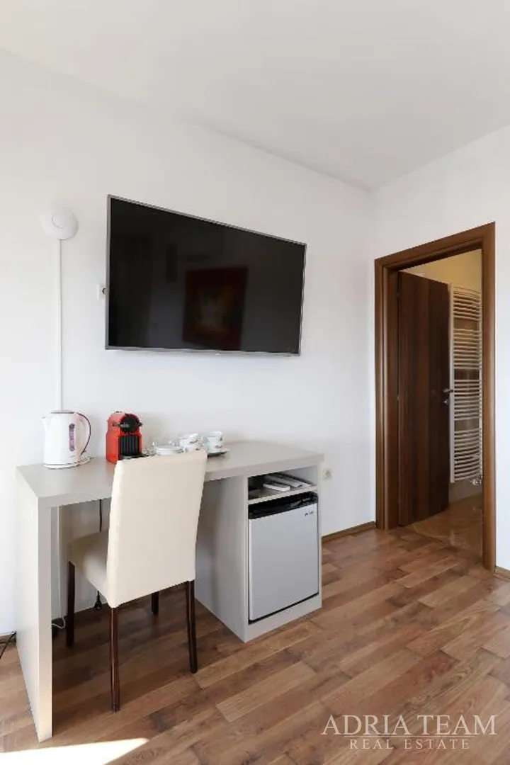 vila s bazenom i pogledom na more, 600 m od mora, privlaka - zadar - slika 9